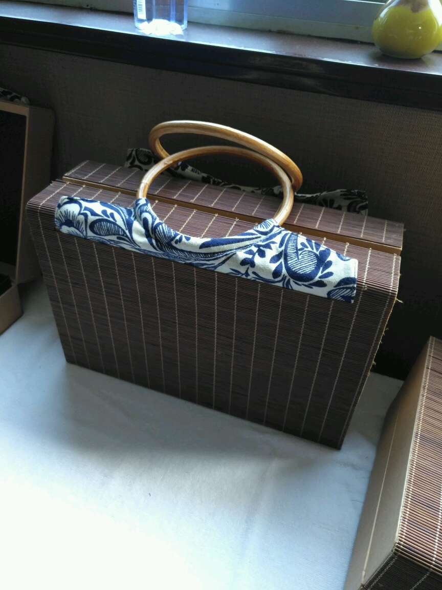 竹编制手提包