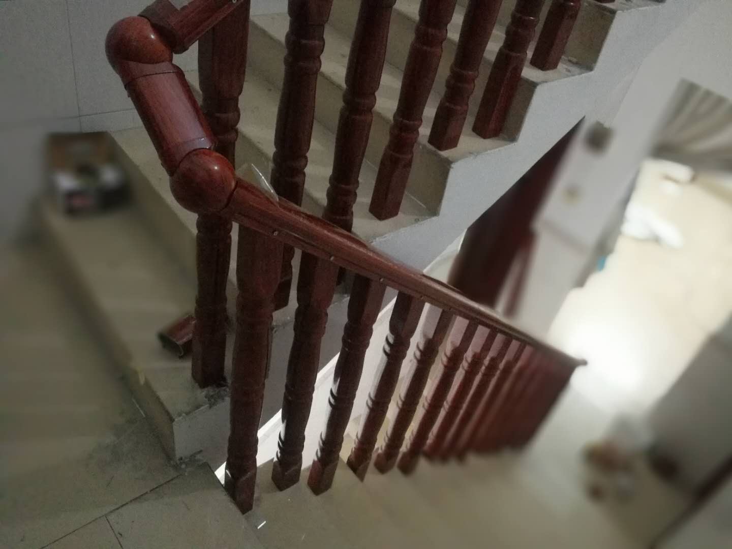 铝合金转印木纹楼梯扶手