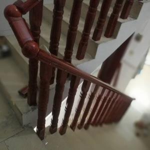 铝合金转印木纹楼梯扶手